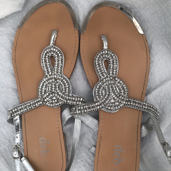Rhinestone knot Pattern sandals. Size (8) - Picture 2 of 8